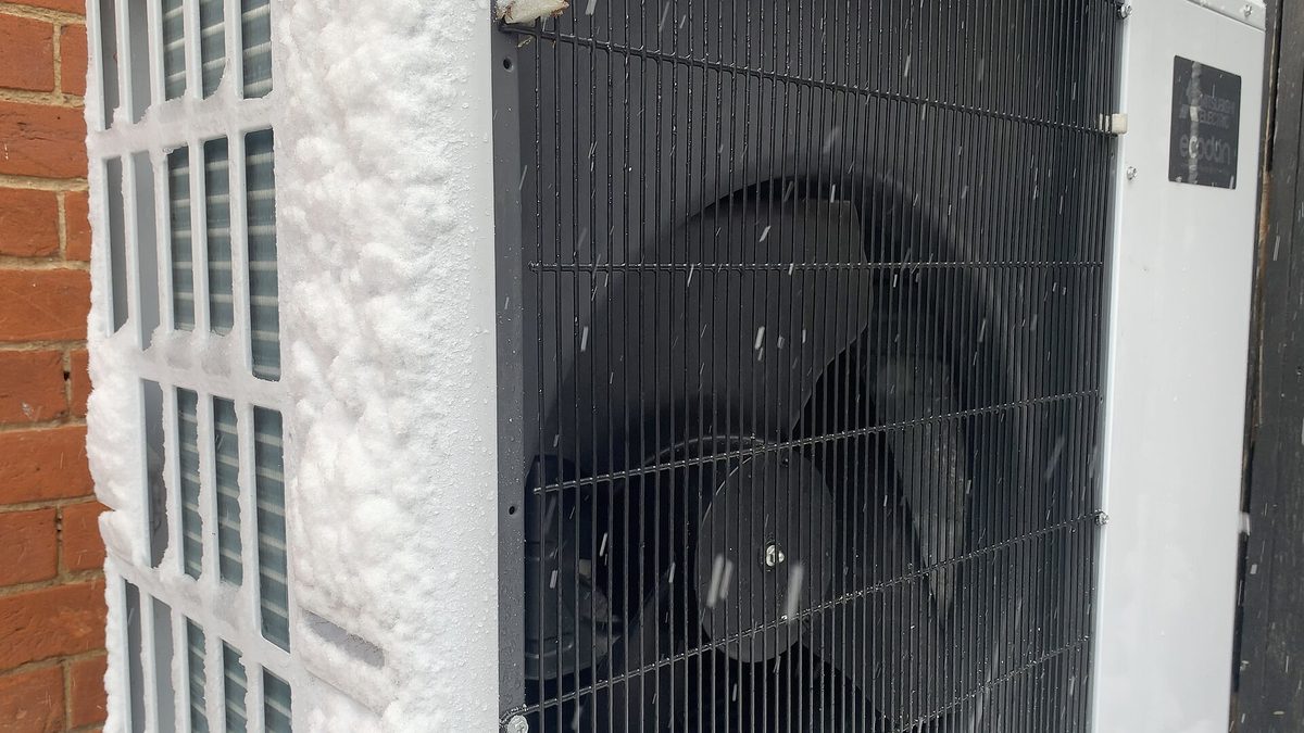 Installer une pompe à chaleur : ce que la loi exige